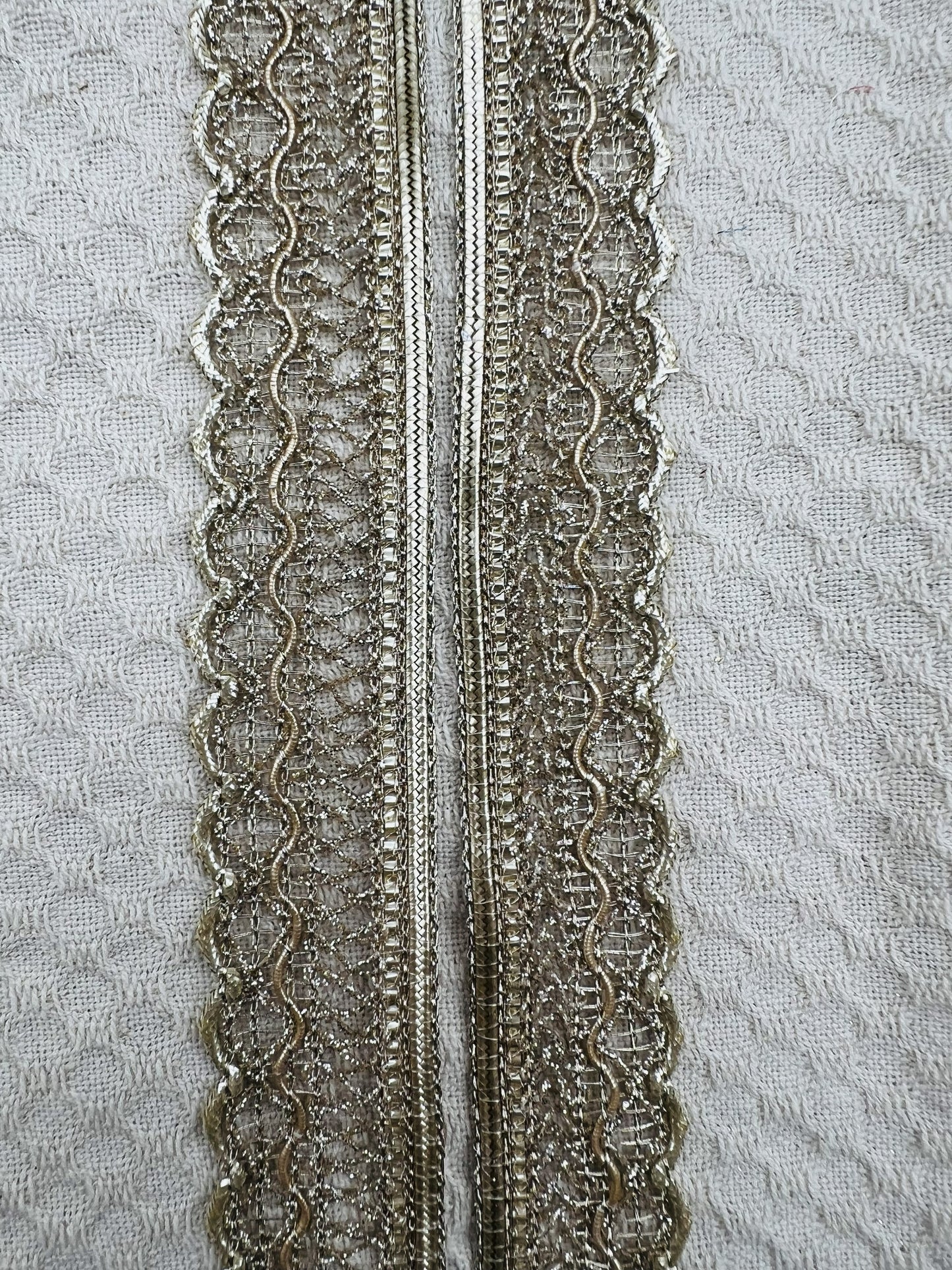 Galon dentelle métallisée fantaisie doré ou argenté 2,5 cm (4 mètres)