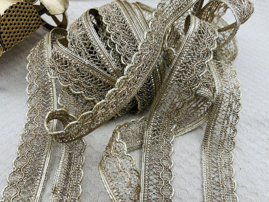 Galon dentelle métallisée fantaisie doré ou argenté 2,5 cm (4 mètres)