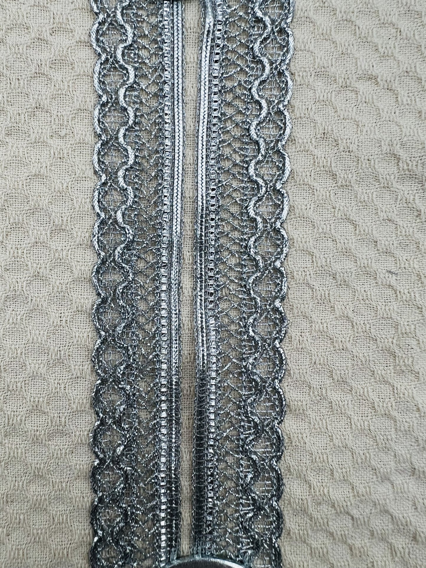 Galon dentelle métallisée fantaisie doré ou argenté 2,5 cm (4 mètres)