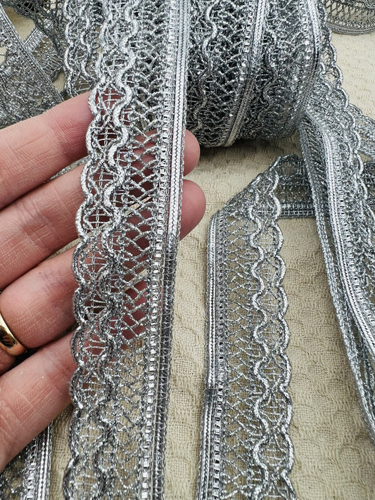 Galon dentelle métallisée fantaisie doré ou argenté 2,5 cm (4 mètres)