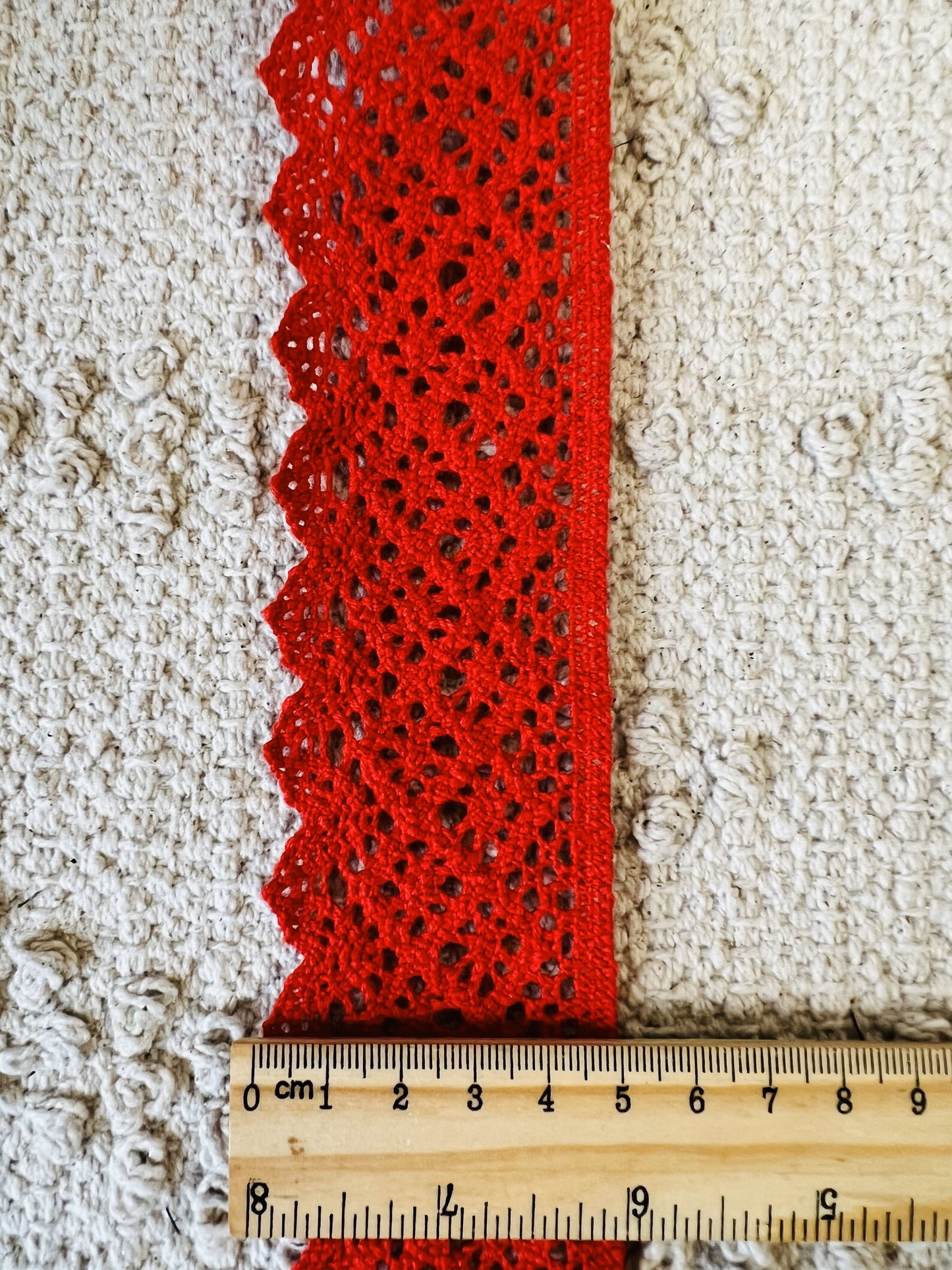 Galon de dentelle de coton crochet largeur moyenne. Différents coloris.