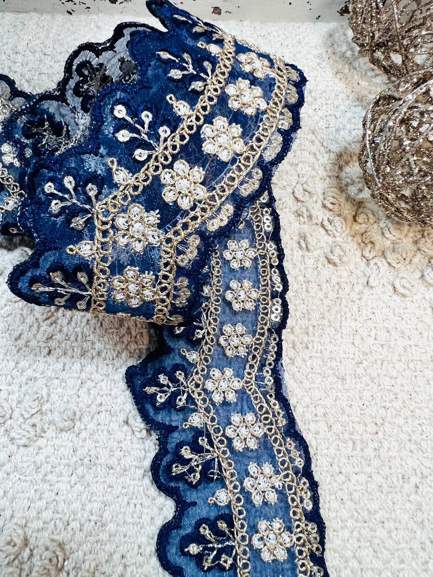 Galon oriental arcades avec mini sequins (Bleu).  Prix HT