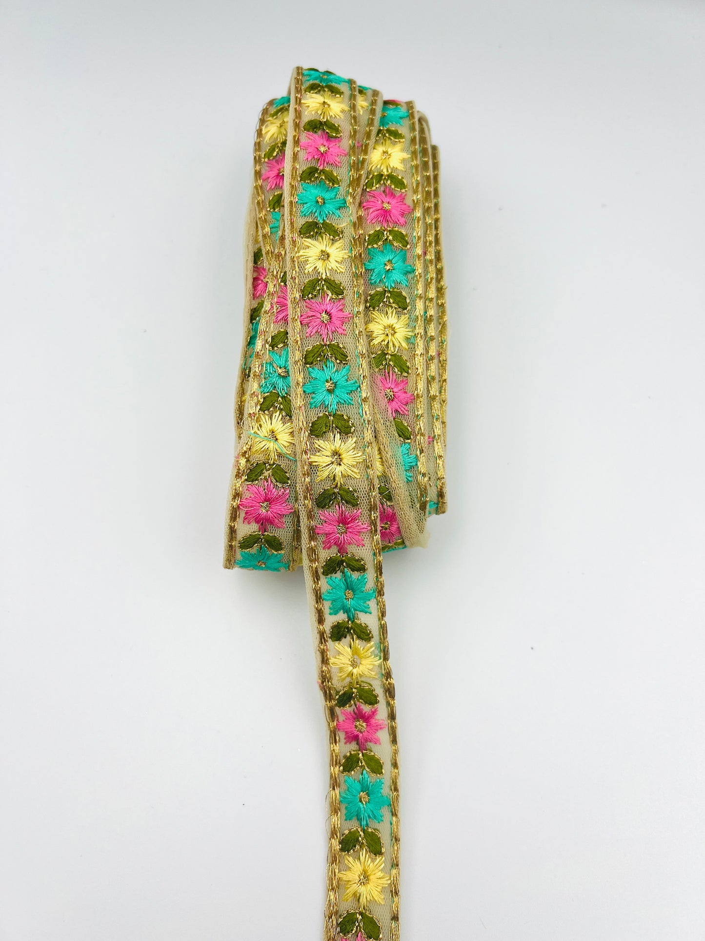 Galon Brodé Doré à Petites Fleurs Colorées