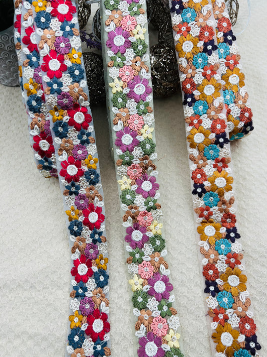 Galon Brodé en Bouquets de Fleurs  – 3 Coloris Multicolores