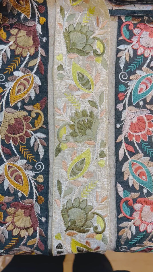 Galon noir broderie fils marron