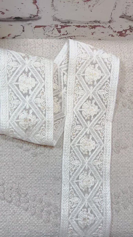 Galon blanc ivoire broderie fine