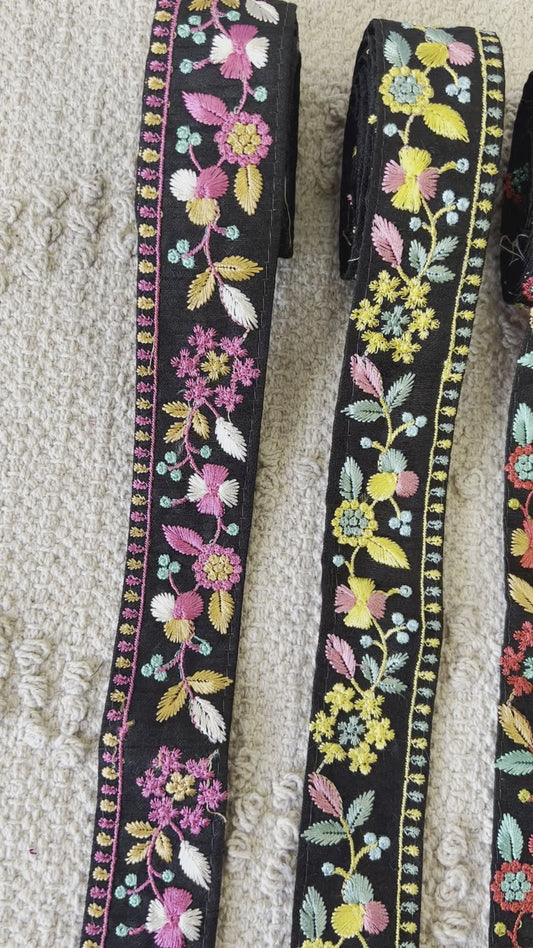 Galon floral multicolore. Différents coloris.