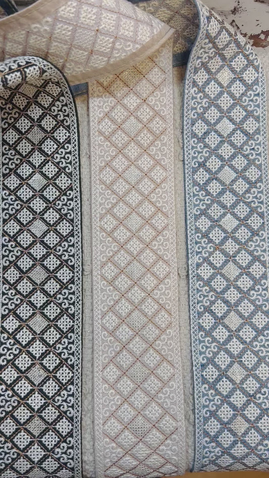Galon mosaïques brodés fils blanc touche argenté (Bleu)