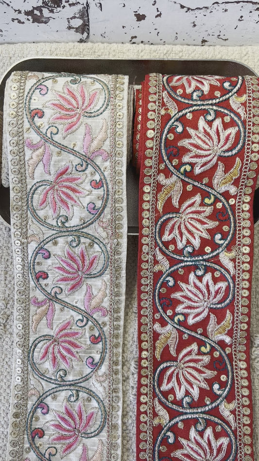 Galon broderie doré avec sequins nacré