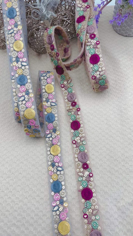 Galon Brodé à Sequins – Bleu ou Beige Rosé