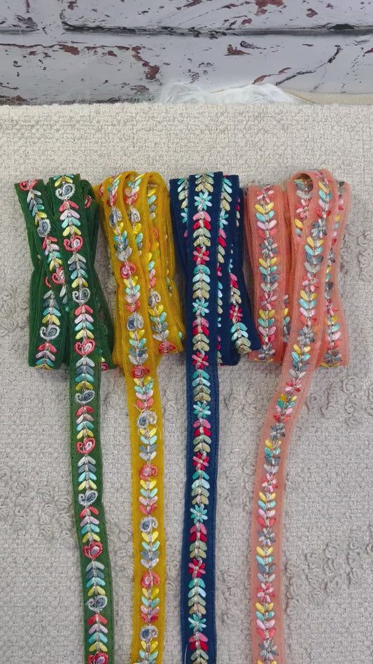 Galon fin brodé longue tige. 10 coloris.