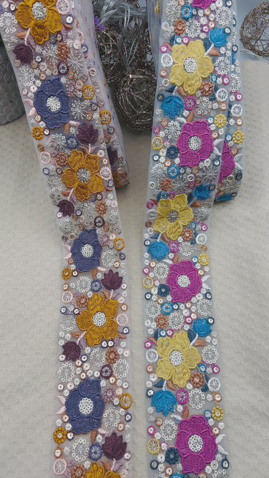 Galon Brodé Fleurs Multicolores avec Sequins – 2 coloris