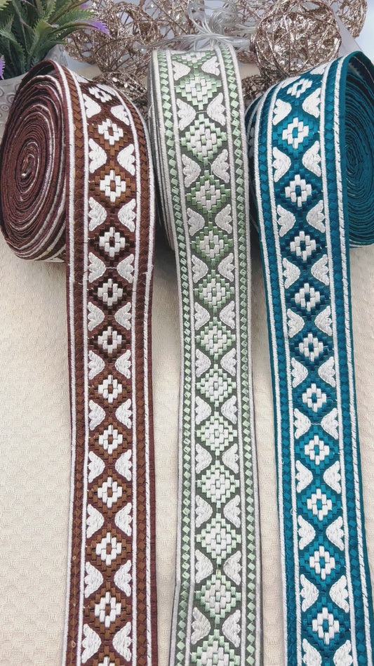 Galon Tissé à Motifs Blancs – Marron, Vert ou Bleu Roi