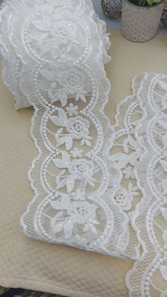 Galon Large Brodé Blanc – Motif Rosace Florale 15 cm
