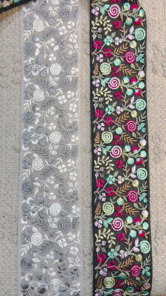 Galon brodé floral organza (Blanc et gris)