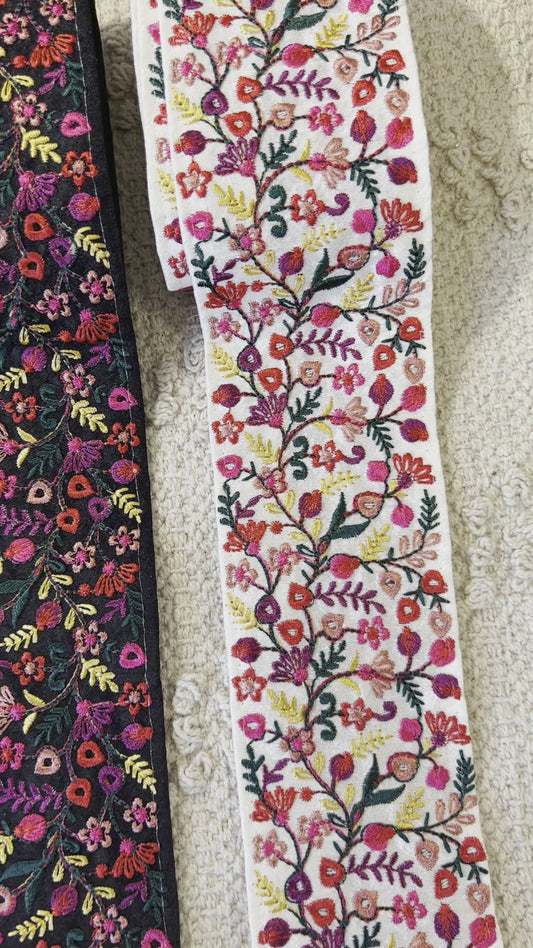 Galon large brodé de mini fleurs et feuillages