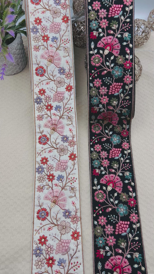 Galon Brodé Floral Élégant – Fond Noir ou Blanc